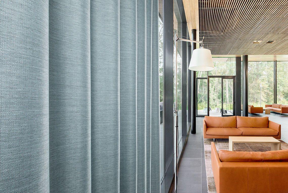 Curtain 02
