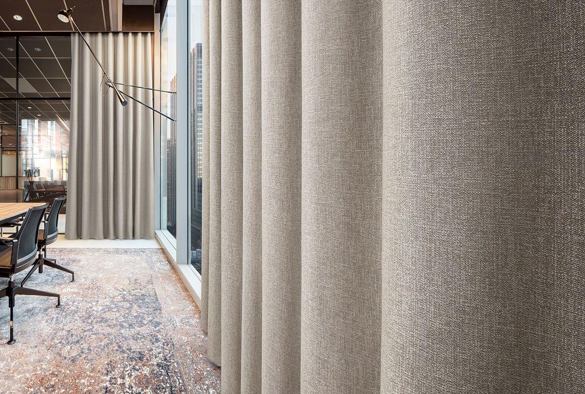 Curtain 01